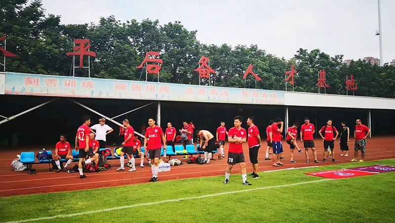 來(lái)自“洛陽(yáng)網(wǎng)緣隆中重工足球俱樂(lè)部”的綠茵健將們