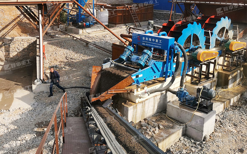 隆中洗砂機現(xiàn)場